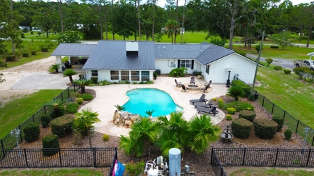Beautiful Country Home in North Florida with Outdoor Space! - image 5