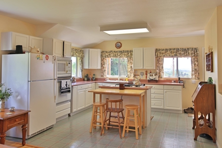 Country Home with Creek, Acreage, Irrigation, Barn, etc. - image 9