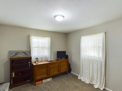 Charming Single Family Ranch Home in Hamburg, IA - image 5