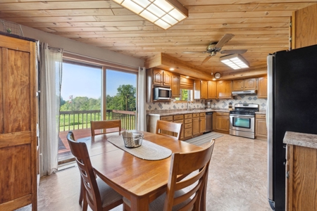 Rural 5 bedroom home in Marquette County WI - image 9