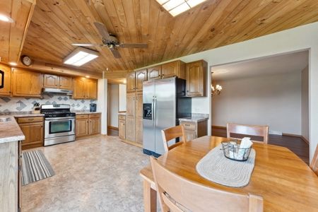Rural 5 bedroom home in Marquette County WI - image 10