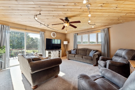 Rural 5 bedroom home in Marquette County WI - image 16