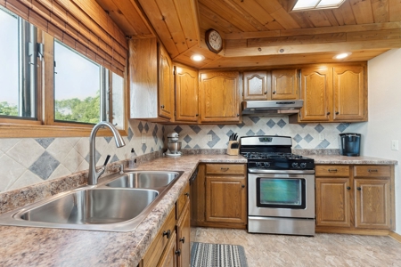 Rural 5 bedroom home in Marquette County WI - image 13