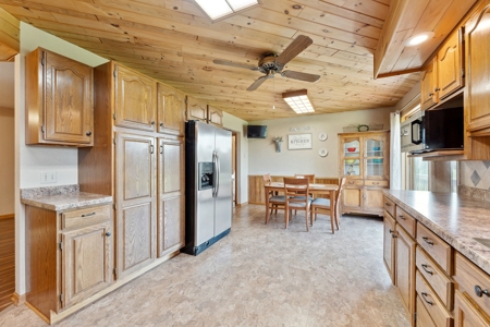 Rural 5 bedroom home in Marquette County WI - image 15