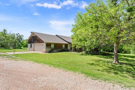 463 Twin Bend Road, Crawford, TX 76638 country home on 13 ac - image 4