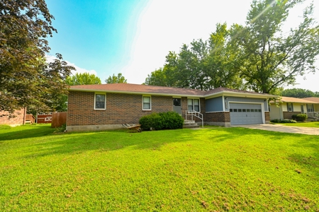 House for sale Adrian MO - image 2