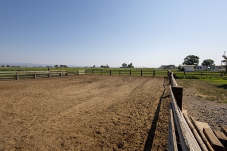 Eastern Oregon Country Home - image 20