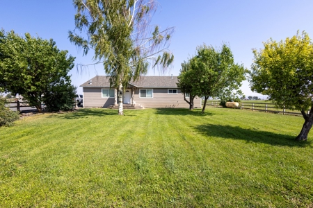 Eastern Oregon Country Home - image 14