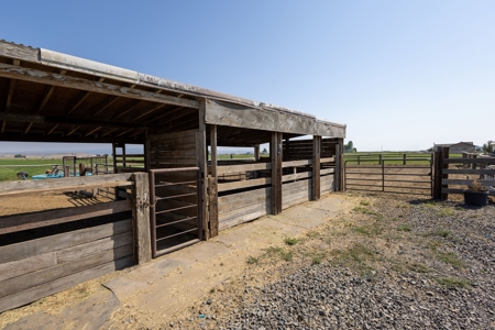 Eastern Oregon Country Home - image 18