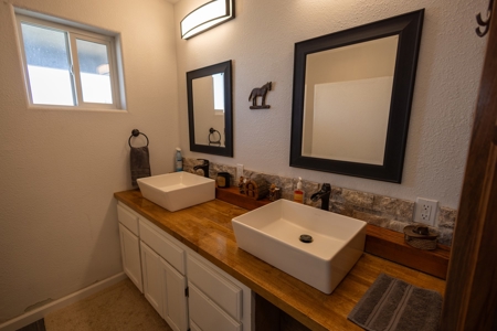 Eastern Oregon Country Home - image 3