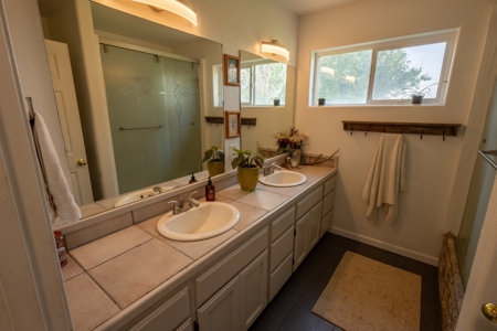 Eastern Oregon Country Home - image 10