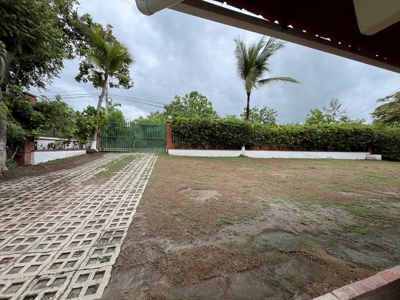 House in Playa Corona with large land - image 2