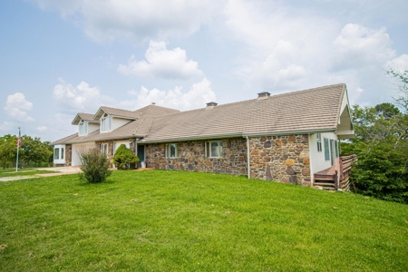 6 Bedroom 5 Bath Gaither Mountain Home For Sale on 2.5 Acres - image 3