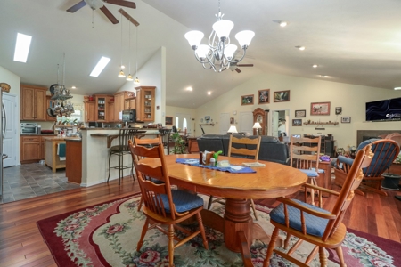 Ozark County Missouri Home near North Fork of White River - image 6