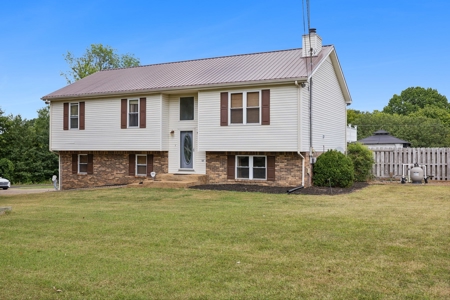 Country Home for Sale in Maury County, Tennessee - image 3