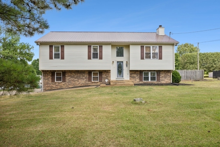 Country Home for Sale in Maury County, Tennessee - image 1