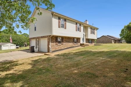 Country Home for Sale in Maury County, Tennessee - image 2