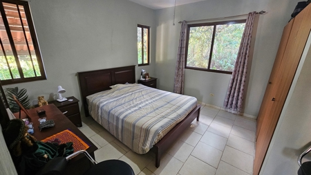 3 Bedroom House w pool and 1168m2 of land in Altos Del Maria - image 12