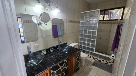 3 Bedroom House w pool and 1168m2 of land in Altos Del Maria - image 5