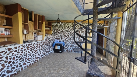 3 Bedroom House w pool and 1168m2 of land in Altos Del Maria - image 11