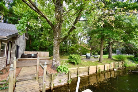 Lake Home in Warrick County - image 19