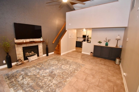 Lake Home in Warrick County - image 23