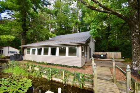 Lake Home in Warrick County - image 18