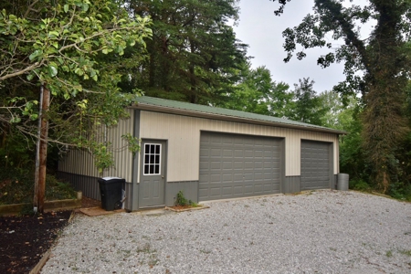 Lake Home in Warrick County - image 13