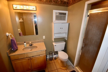 Lake Home in Warrick County - image 43