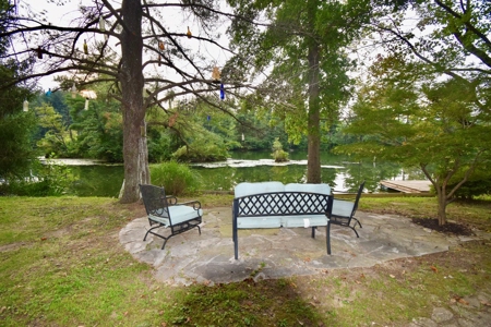 Lake Home in Warrick County - image 15