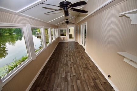 Lake Home in Warrick County - image 21