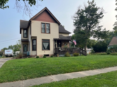 Two Story Knoxville, IA Home For Sale - image 6