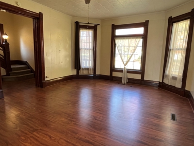 Two Story Knoxville, IA Home For Sale - image 13