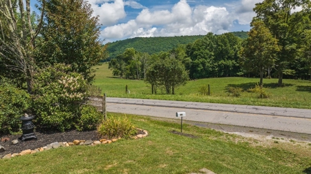 Farmhouse for Sale in Floyd VA! - image 16