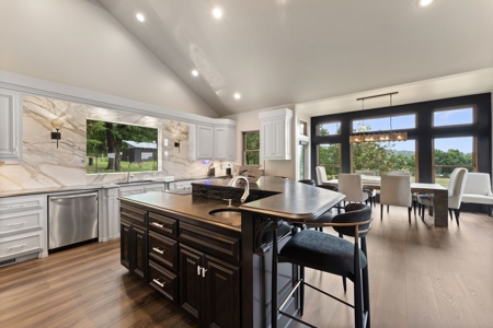Luxury Northwest Arkansas Retreat For Sale - image 9