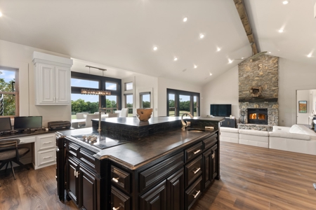 Luxury Northwest Arkansas Retreat For Sale - image 7