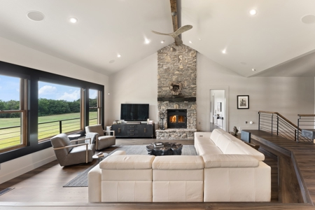 Luxury Northwest Arkansas Retreat For Sale - image 10