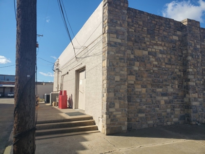 Commercial Building on Large Corner Lot fr Sale in Hugo, OK - image 3