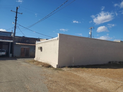 Commercial Building on Large Corner Lot fr Sale in Hugo, OK - image 7