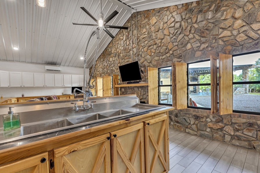 Guest House kitchen
