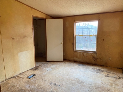 Investment Property - 2003 Clayton Mobile Home on 1 Acre - image 11