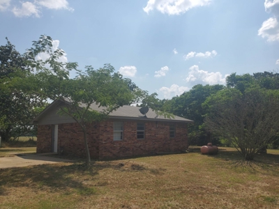 COUNTRY HOME With ACRE Lot and Great Location in Boswell, OK - image 2