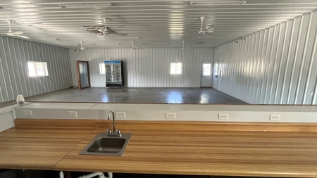 Commercial Real Estate Building - image 17