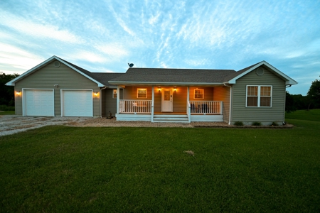 Home for Sale in El Dorado Springs - image 32