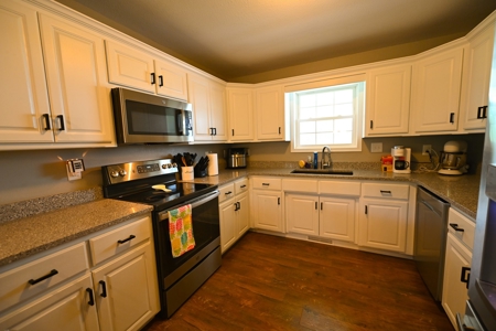 Home for Sale in El Dorado Springs - image 14