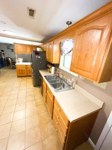 Beautiful 6 Bedroom 4 Bath Home Minutes From Poplar Bluff! - image 16