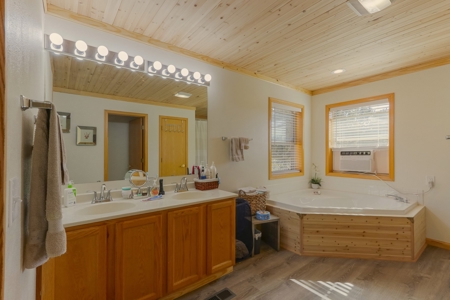 Large Remodeled Cabin on 106 Acres for Sale in Cody Park, CO - image 17