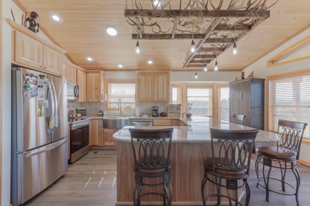 Large Remodeled Cabin on 106 Acres for Sale in Cody Park, CO - image 7