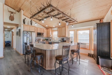 Large Remodeled Cabin on 106 Acres for Sale in Cody Park, CO - image 8
