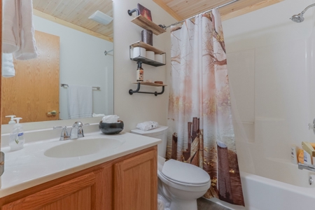 Large Remodeled Cabin on 106 Acres for Sale in Cody Park, CO - image 15